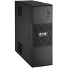 Czarny zasilacz UPS z widocznym logo "EATON" oraz oznaczeniem "5S 550" na perforowanej części obudowy. Na górnej części znajduje się przycisk z symbolem zasilania i trójkątny wskaźnik.