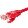 Czerwony kabel sieciowy RJ-45 z przezroczystą wtyczką, ukazujący kolorowe przewody wewnętrzne. Produkt to "Kabel RJ-45 - RJ-45 NETRACK BZPAT2UR 2 m".