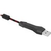 Na zdjęciu widoczny jest czarno-czerwony kabel USB z plastikową obudową wtyczki, która ma żłobienia i oznaczenie USB. Kabel posiada również cylindryczny element tłumiący zakłócenia elektromagnetyczne.