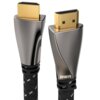 Na zdjęciu widoczne są dwa złącza kabla HDMI o metalicznym wykończeniu z pozłacanymi końcówkami, z plecionym czarnym kablem. Na jednym z wtyków znajduje się napis "AVINITY".