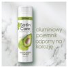 Puszka żelu do golenia z napisem "Satin Care Normal Skin Avocado Twist Shave Gel 200 ml" z ilustracją awokado. Obok znajduje się tekst: "aluminiowy pojemnik odporny na korozję".
