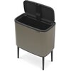 Kosz na śmieci uchylny BRABANTIA 315787 Bo Touch, zatrzaskiwane nogi, regulowane stopki, wyjmowane wiadro 36L Platynowy Typ Uchylny
