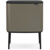 Kosz na śmieci uchylny BRABANTIA 315787 Bo Touch, zatrzaskiwane nogi, regulowane stopki, wyjmowane wiadro 36L Platynowy