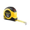 Na zdjęciu znajduje się żółto-czarna miara zwijana z wysuniętą taśmą, na której widnieje napis "STANLEY DualLock Tylon 5m STHT36803-0". Miara ma widoczny mechanizm blokujący w kolorze czerwonym.