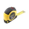 Na zdjęciu znajduje się żółto-czarna miara zwijana z widocznym napisem "STANLEY DualLock Tylon 5m". Taśma miary jest częściowo wysunięta, a na jej powierzchni widoczne są oznaczenia długości.