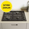 Na zdjęciu znajduje się czarna płyta gazowa z czterema palnikami i pokrętłami umieszczonymi z boku. W lewym górnym rogu widnieje żółte koło z napisem "SZYBKI ZAPŁON", a w prawym dolnym rogu płyty znajduje się logo "Candy".