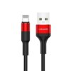 Na zdjęciu widoczny jest czerwony kabel USB-Lightning o długości 1,2 metra z czarnymi i czerwonymi elementami. Na wtyczce USB znajduje się napis "USAMS".