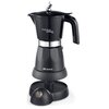 Czarna kawiarka elektryczna z napisem "Moka aroma" na górnej części oraz "Ariete" na dolnej podstawie. Urządzenie ma elegancki, nowoczesny design z błyszczącym uchwytem i spiralnym elementem na pokrywce.