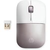 Biało-różowa mysz komputerowa z widocznym logo "hp" na dolnej części obudowy, obok której znajduje się mały odbiornik USB. Mysz ma prosty, nowoczesny design z jednym przyciskiem i rolką przewijania.