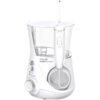 Na zdjęciu znajduje się biały irygator stacjonarny z napisem "waterpik waterflosser" oraz widocznym pokrętłem z numeracją od 1 do 10. Urządzenie posiada przycisk z oznaczeniami "ON" i "OFF" oraz wskaźniki "Floss" i "Massage".