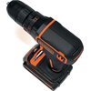 Na zdjęciu znajduje się czarno-pomarańczowa wiertarko-wkrętarka z widocznym logo "BLACK+DECKER" na uchwycie. Narzędzie ma wyraźnie zaznaczone elementy regulacji i uchwyt na bit.