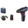 Na zdjęciu znajduje się wiertarko-wkrętarka BOSCH Professional GSR 12V-35 06019H8001 SOLO, obok której widoczne są akumulator, ładowarka oraz walizka z logo BOSCH. Produkt ma niebiesko-czarną obudowę z czerwonymi elementami i widocznym napisem "BOSCH Prof