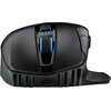 Przedstawiony produkt to czarna mysz komputerowa o ergonomicznym kształcie, z widocznym podświetleniem RGB na rolce przewijania. Na powierzchni myszy znajdują się teksturowane elementy, a poniżej rolki widoczny jest port USB-C.