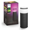 Pudełko z lampą zewnętrzną PHILIPS HUE Calla, z widocznym logo PHILIPS i kolorowym gradientem, obok znajduje się sama lampa w kształcie walca z białym i czarnym wykończeniem. Na pudełku widnieje napis: "Personalise your outdoor space with smart lighting".