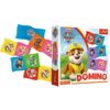 Pudełko gry logicznej "Domino Psi Patrol" marki Trefl przedstawia postać psa w żółtym stroju na tle nieba i gór, z logo "Paw Patrol" oraz napisem "DOMINO". Obok pudełka widoczne są kolorowe elementy domina z postaciami z bajki, a na pudełku znajdują się o