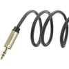 Zdjęcie przedstawia kabel audio z wtykiem TRS 3.5 mm, którego powierzchnia jest opleciona wzmocnionym materiałem. Na metalowej obudowie wtyku widnieje napis "UGREEN".