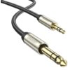 Na zdjęciu widoczny jest szary kabel z wtykami jack 3.5 mm i TRS 6.35 mm, z metalowymi końcówkami i plecionym oplotem. Na obu końcówkach znajduje się logo "UGREEN".