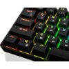 Zbliżenie na klawiaturę z podświetleniem RGB, na której widoczne są klawisze takie jak "Tab", "CapsLock", "Shift", "Ctrl", "Alt", "Q", "W", "E", "A", "S", "D", "Z", "X", "C" oraz symbole Windows i Mac. Klawisze mają różnokolorowe podświetlenie, w tym czerwone, zielone i żółte.