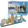 Na zdjęciu znajduje się zestaw puzzli 3D przedstawiający londyńskie zabytki, takie jak Big Ben, London Eye i Tower Bridge, umieszczony na podstawce z nadrukiem "LONDON". W tle widoczny jest kartonowy opakowanie z napisem "CubicFun CityLine 3D Puzzle 107 P