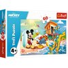 Pudełko puzzli przedstawia kolorową ilustrację z postaciami z bajki na plaży, z widocznym napisem "Disney Mickey and Friends" oraz "Trefl Puzzle". Na opakowaniu znajduje się informacja "60" oraz oznaczenie wiekowe "4+", a w prawym górnym rogu widnieje log