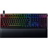 Klawiatura mechaniczna z podświetleniem RGB, posiada pełny układ klawiszy z dodatkowymi przyciskami multimedialnymi oraz pokrętłem w prawym górnym rogu. Na dolnej części widoczna jest podpórka na nadgarstki z logo producenta.