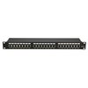 Na zdjęciu znajduje się czarny patch panel z 24 portami oznaczonymi numerami od 1 do 24. Po prawej stronie widoczny jest napis "Cat.6".
