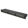 Czarny patch panel z 24 portami oznaczonymi numerami od 1 do 24, z białymi etykietami nad każdym portem. Na panelu widoczny jest napis "Cat.6".