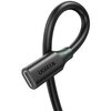 Czarny kabel USB-C - USB-C z widocznym logo "UGREEN" na złączu, które jest lekko zakrzywione. Kabel ma zielone akcenty przy złączu.