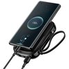 Czarny powerbank z podłączonym kablem Lightning, na którym leży smartfon z wyświetlaczem pokazującym 50% naładowania baterii oraz godzinę 13:31. Na powerbanku widoczne są porty USB i przyciski, a na ekranie smartfona widnieje data "Niedziela, 26 lip".