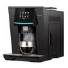 Czarny ekspres do kawy z wyświetlaczem dotykowym, na którym widoczne są ikony różnych napojów, takich jak espresso, kawa, cappuccino, latte, mleko, woda, parzenie i ustawienia. Na ekspresie znajduje się logo "teesa", a poniżej widać szklankę z czarną kawą