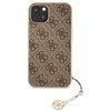 Brązowe etui na telefon z wzorem w ciemniejsze logo, które powtarza się na całej powierzchni. Na dole widoczny jest napis "GUESS", a do etui przymocowany jest ozdobny brelok z okrągłym elementem.