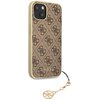 Etui na telefon w kolorze brązowym z wzorem 4G i logotypem "GUESS" na dole. Do etui dołączony jest złoty brelok z okrągłym zawieszką.