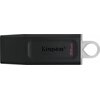 Czarny pendrive z logo "Kingston" na obudowie oraz oznaczeniem pojemności "32GB" w różowym kolorze. Posiada biały uchwyt na końcu.
