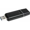 Czarny pendrive z wysuniętym złączem USB, na którym widnieje napis "Kingston" oraz oznaczenie pojemności "32GB". Obudowa ma prosty, nowoczesny design z delikatnym srebrnym akcentem.