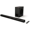 Na zdjęciu znajduje się czarny soundbar z wyświetlaczem pokazującym "VOL 23", obok którego stoi subwoofer z okrągłym otworem oraz pilot z kilkoma przyciskami. Na obu urządzeniach widoczne jest logo "Hisense".