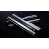 Na zdjęciu widoczne są dwa moduły pamięci RAM z serii Trident Z5 RGB, ułożone na ciemnym, teksturowanym tle. Na modułach znajduje się napis "Trident Z5 RGB".