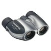 Srebrna lornetka z czarnymi elementami, na której widnieje napis "OLYMPUS 8x21 DPC I FIELD 6.4°". Lornetka ma centralne pokrętło do regulacji ostrości.