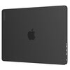 Czarne etui na laptopa z widocznym logo Apple pośrodku oraz napisem "Incase" w rogu. Etui ma gładką, matową powierzchnię i jest dopasowane do kształtu laptopa.