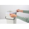 Kosz na śmieci BRABANTIA 213465 Sort & Go odchylane wieczko, do zawieszenia, łatwy w czyszczeniu 16L Jasnoszary Mechanizm otwierania Uchylny
