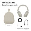 Na zdjęciu widoczne są słuchawki nauszne w kolorze srebrnym, twarde etui, kabel audio 3,5 mm oraz kabel ładujący USB-A do USB-C. Tekst na zdjęciu brzmi: "WH-1000X M5 Zawartość opakowania".