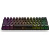 Czarna klawiatura mechaniczna z podświetleniem RGB, na której klawisze świecą w różnych kolorach, takich jak fioletowy, pomarańczowy, żółty i zielony. Na klawiaturze widoczne są standardowe oznaczenia klawiszy, a w lewym dolnym rogu znajduje się logo SteelSeries.