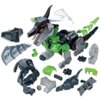 Na zdjęciu widoczne są rozłożone elementy plastikowych klocków w kolorach zielonym, szarym i czarnym, które tworzą mechanicznego smoka. W centralnej części znajduje się złożony korpus smoka z widocznymi zębatkami i mechanizmami.