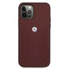 Czerwone etui na telefon z perforowanym wzorem i centralnie umieszczonym okrągłym logo. Etui jest dopasowane do modelu Apple iPhone 12/12 Pro i ma elegancki, nowoczesny design.