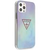 Etui na telefon z efektem tie-dye w odcieniach niebieskiego i fioletowego, z widocznym logo "GUESS U.S.A." w kształcie trójkąta. Logo zawiera również napis "U.S.A." oraz znak zapytania.