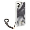 Etui na telefon z szarym, marmurkowym wzorem, przezroczystymi krawędziami i złotym napisem "GUESS EST 1981" na dole. Do etui dołączony jest ciemny pasek z metalowym zapięciem.