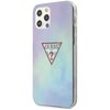 Etui na telefon w kolorze niebieskim z efektem tie-dye, z centralnie umieszczonym logo w kształcie trójkąta z napisem "GUESS U.S.A." oraz pytajnikiem. Wewnątrz trójkąta znajdują się również słowa "WASHED JEANS".