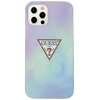 Etui na telefon z kolekcji Tie & Die marki GUESS, przeznaczone do Apple iPhone 12/12 Pro, ma niebieski kolor z gradientowym efektem. Na etui znajduje się logo GUESS w kształcie trójkąta z napisem "GUESS U.S.A." oraz znakiem zapytania.