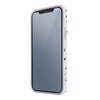 Etui na telefon w kolorze białym z wzorem terrazzo, składającym się z kolorowych plamek. Widoczny jest ekran telefonu, a na krawędzi etui znajdują się przyciski.