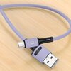Fioletowy kabel USB - Micro USB leży na drewnianej powierzchni, z widocznymi końcówkami: jedną USB i drugą Micro USB. Na wtyczce USB znajduje się napis "USAMS".