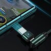 Na zdjęciu widoczny jest czarny kabel USB-C podłączony do smartfona, na którym wyświetlana jest gra. Kabel ma metaliczne wykończenie i świecący element przy wtyczce.
